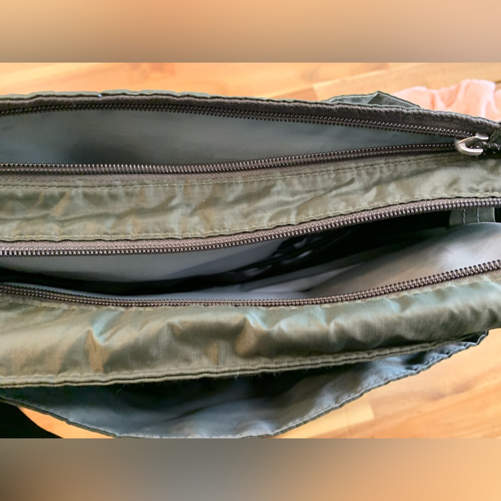 Columbia Diaper/ Messenger Bag| Hunter Green - Picture 9 of 16
